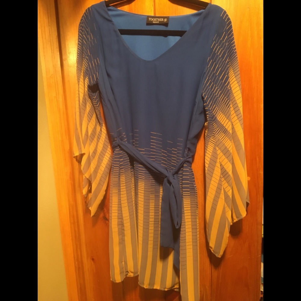 Dress with cute flare sleeves.